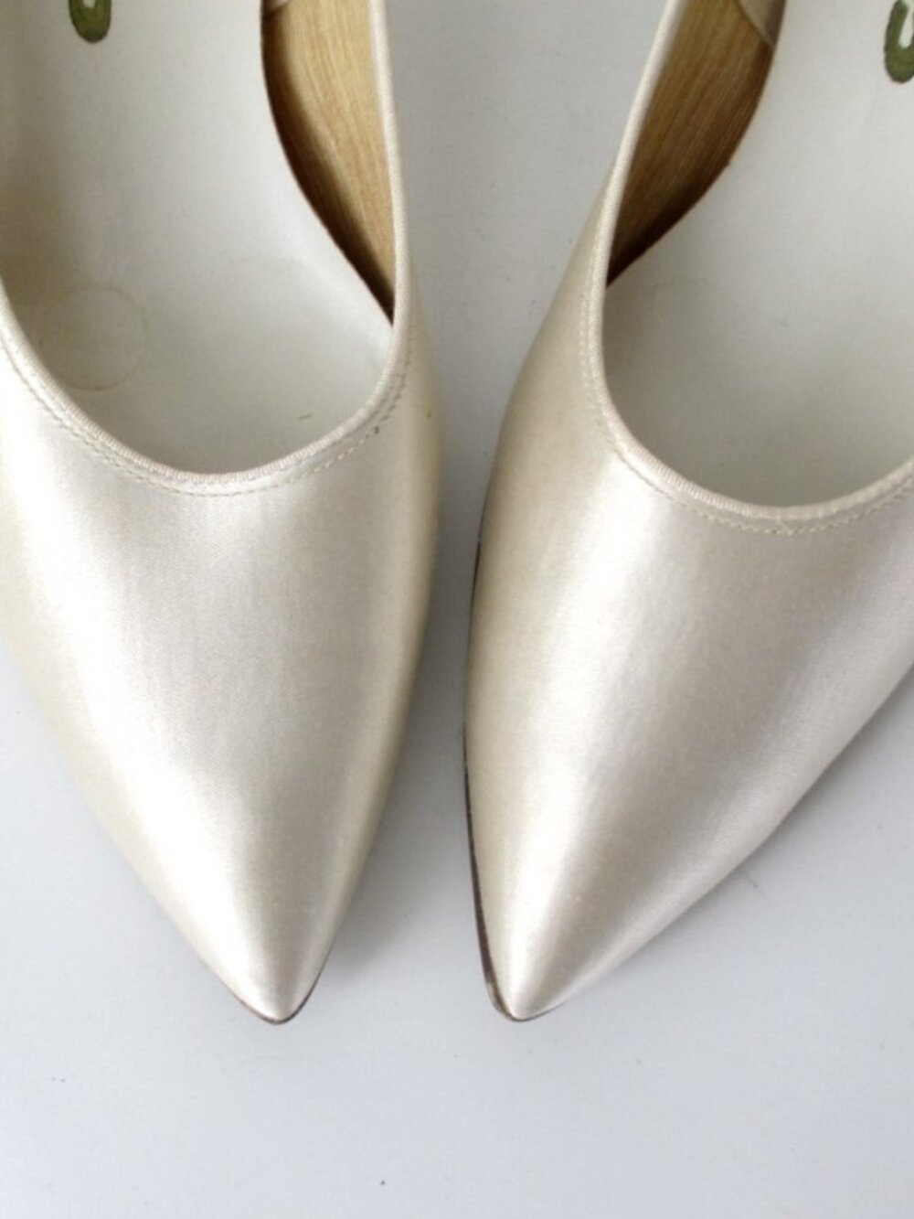 Vintage 80s Ivory White Satin Dyable Wedding Party Kitten Heels / Shoes 8